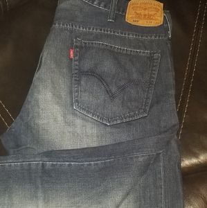 38W 32L Levi Jeans